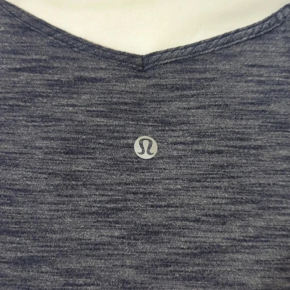 Lululemon Do the Twist Tank Yoga, Color Heathered Deep Navy Size 2 - Picture 11 of 14
